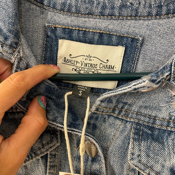 Rhinestone fringe Jean jacket - Picture 3 of 3